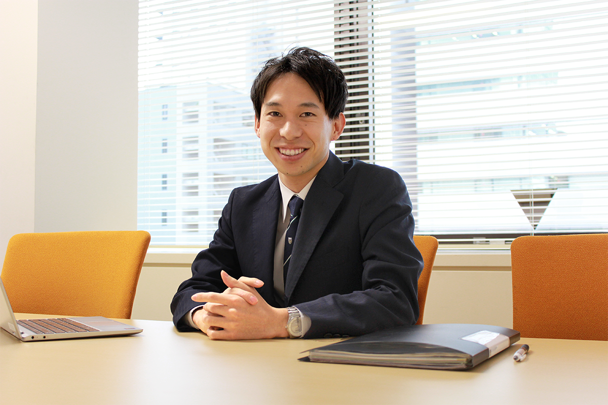 弁護士 岩崎