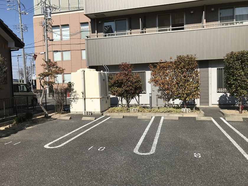 岡崎事務所駐車場